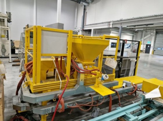 2018 浇注安装 HWS P-20-R；4 个钢包