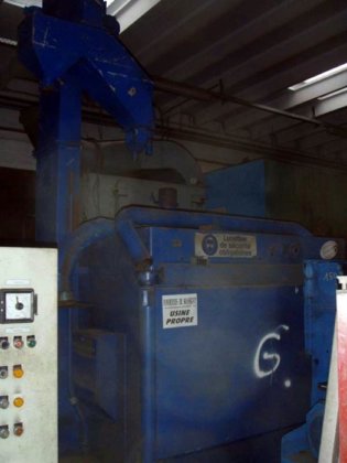 Rotatry table shot blast plant