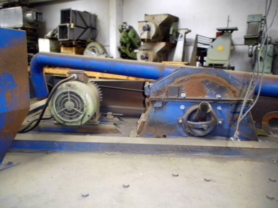 Rotatry table shot blast plant