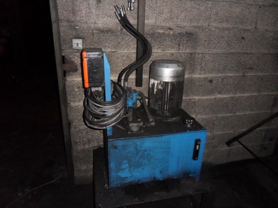 履带式抛丸器 G+F WHEELABRATOR，型号 ST-17-430