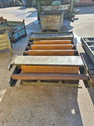 振動テーブル 2000 x 1250 mm