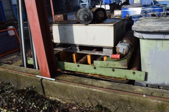 振動テーブル 2000 x 1250 mm