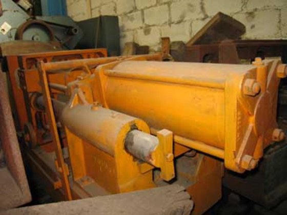 重力铸造机，实用尺寸 450 毫米 x 600