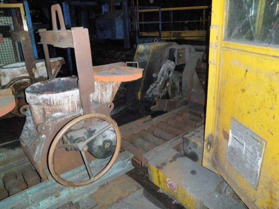 1997 带有轨道车的浇注装置 + 500 千克钢包