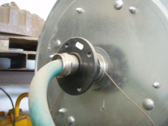 带电缆和插头的电缆卷盘