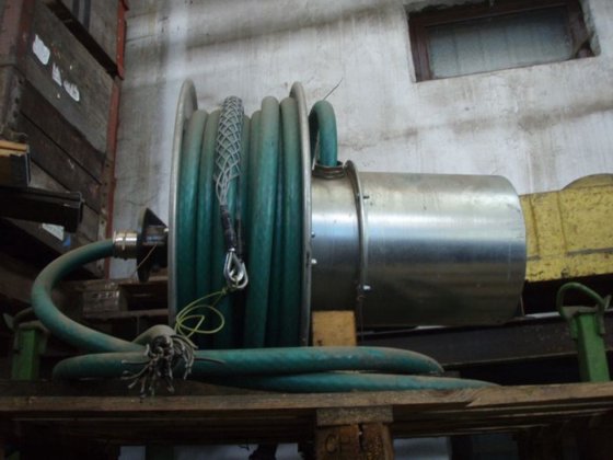 带电缆和插头的电缆卷盘