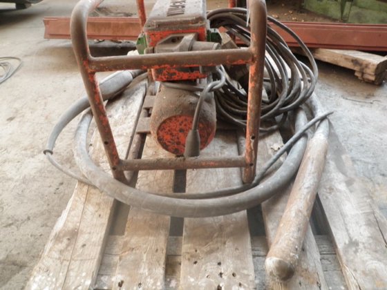 带驱动的混凝土振动器