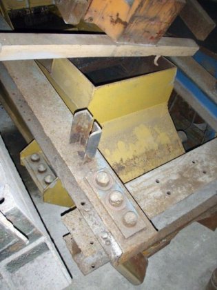 CHAUVIN SHAKE-OUT 输送机，3300 毫米 x