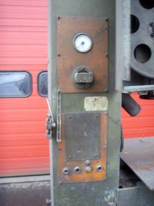 立式金属带锯床，悬臂 610 毫米