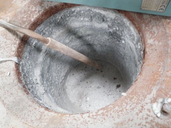 2000 固定式保持・溶解炉、ガス、200 kg アルミニウム用、METAFOUR