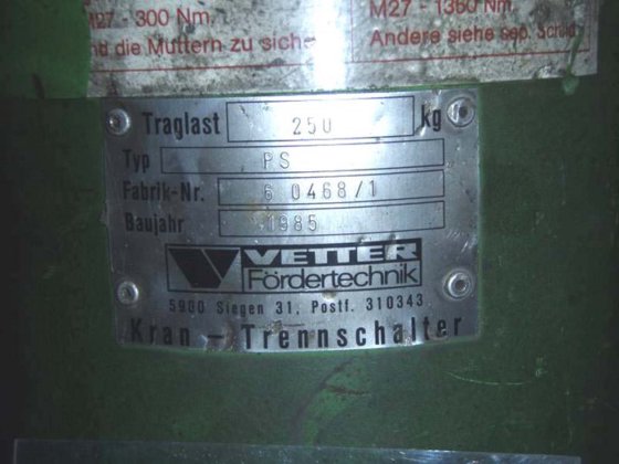 立柱式回转起重机 ± 250 千克；± 270