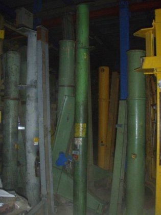 立柱式回转起重机 ± 250 千克；± 270