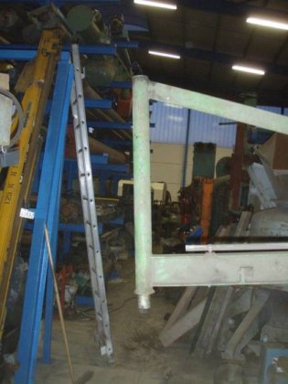 立柱式回转起重机 ± 250 千克；± 270