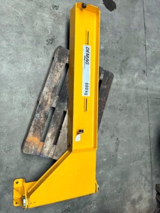 侧回转起重机 DEMAG 800 千克；长度：1300 毫米