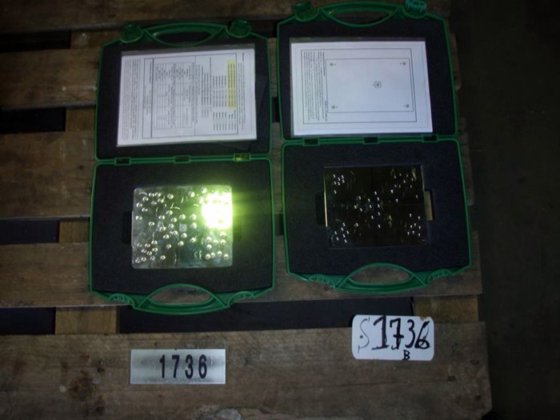 带硬度计校准板的盒子 UKAS CALIBRATION