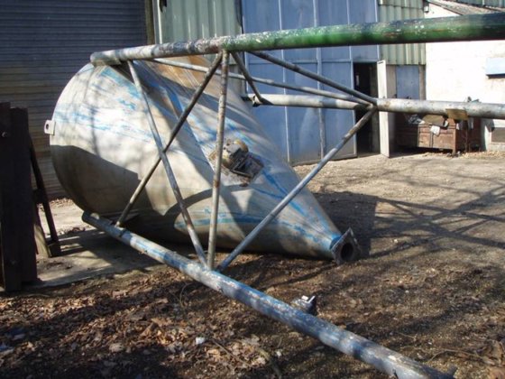Sand silo ± 5,5 m³,