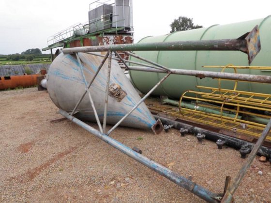 Sand silo ± 5,5 m³,