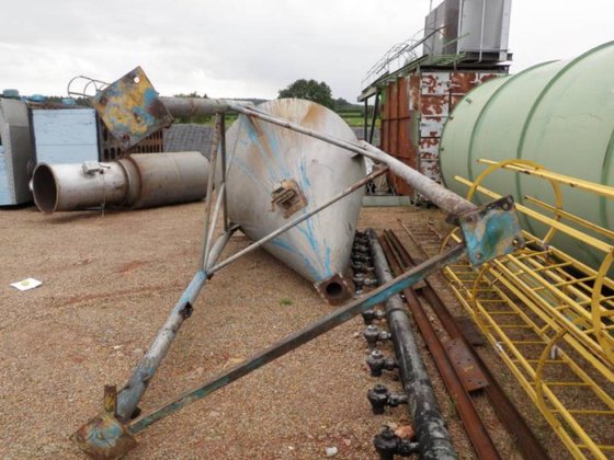 Sand silo ± 5,5 m³,