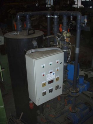 1990 带 PVC 容器的水过滤装置