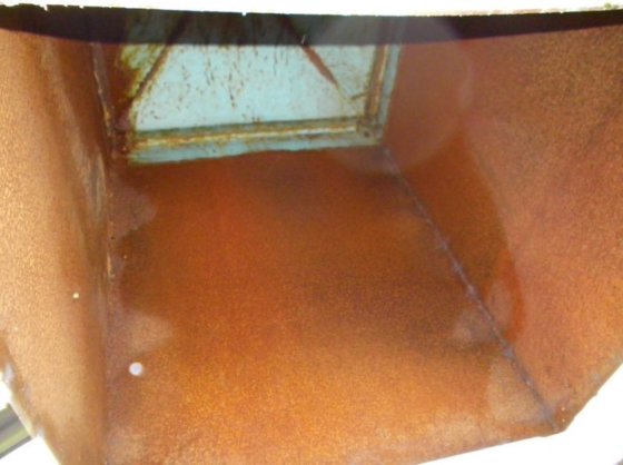 脚踏砂斗，± 1.2 立方米