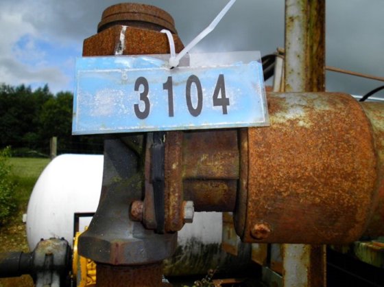 脚踏砂斗，± 1.2 立方米