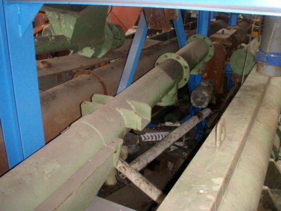 振动输送管，长 4200 毫米，直径 190 毫米