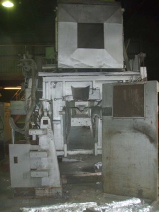 アルミ溶解炉STRIKO、ガス焚き、内容量1000 kg