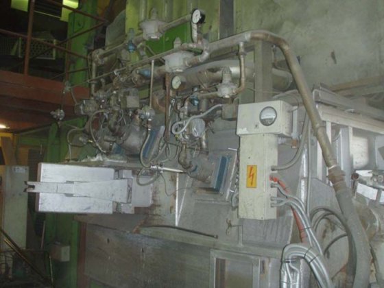 アルミ溶解炉STRIKO、ガス焚き、内容量1000 kg