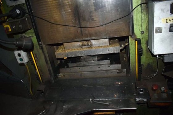 汉斯-肖恩 30t 液压去毛刺压力机