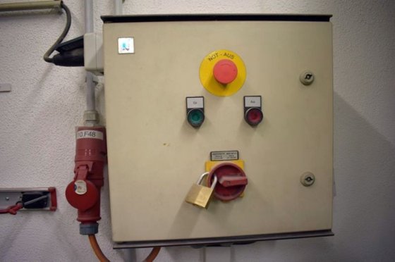 1996 垂直带锯 EUMACOP，工作台 750 x