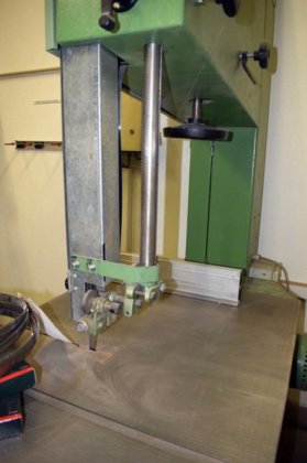 1996 垂直带锯 EUMACOP，工作台 750 x