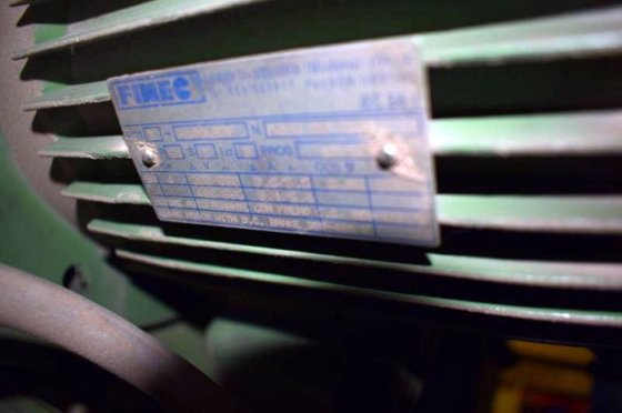 1996 垂直带锯 EUMACOP，工作台 750 x