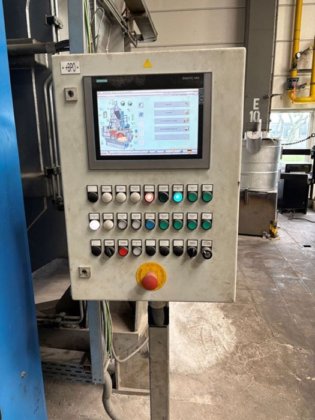 2016 STRIKO 熔化和保温炉，3000 公斤，气体加热