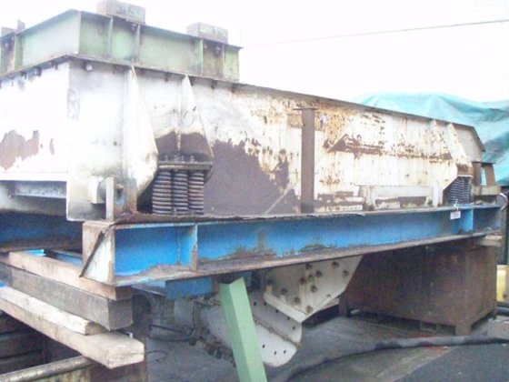 振动输送机，4400 毫米 x 900 毫米，CHAUVIN