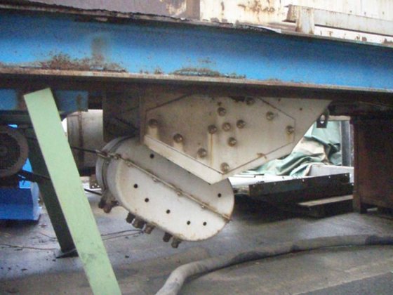 振动输送机，4400 毫米 x 900 毫米，CHAUVIN