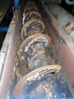 槽式螺旋输送机 6500 毫米，直径 300 毫米