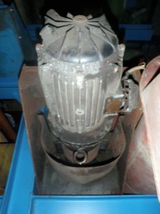 槽式螺旋输送机 6500 毫米，直径 300 毫米