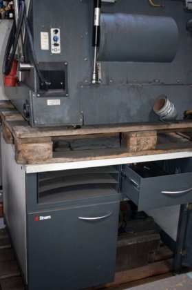 2015 用于测试样品的切割机 STRUERS