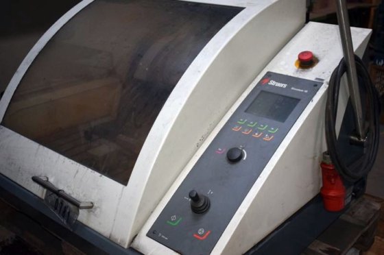 2015 用于测试样品的切割机 STRUERS