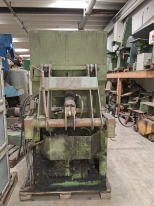 用于 WST14 的带挡板的液压箕斗