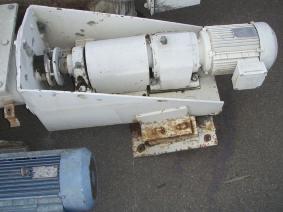 螺旋输送机 6200 毫米，直径 250 毫米