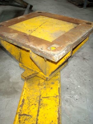 用于安装在天花板下的铰链式回转起重机，± 250 千克，SEPA