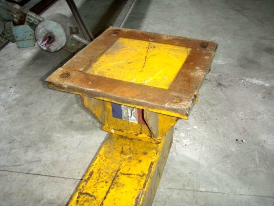 用于安装在天花板下的铰链式回转起重机，± 250 千克，SEPA