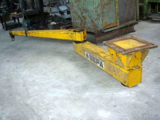 用于安装在天花板下的铰链式回转起重机，± 250 千克，SEPA