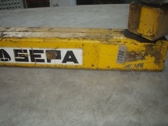 用于安装在天花板下的铰链式回转起重机，± 250 千克，SEPA