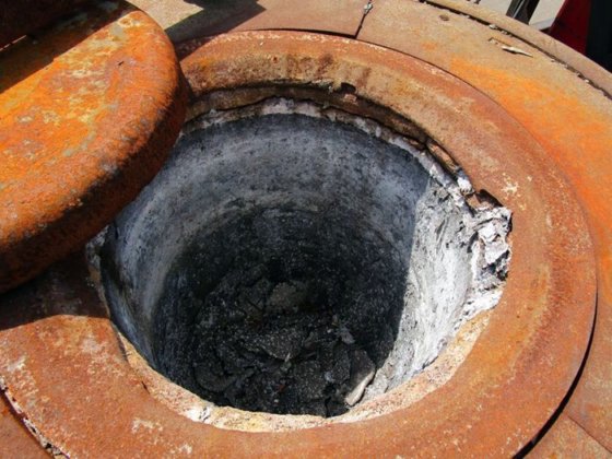 1989 固定式电熔炉 HINDENLANG，300 千克铝