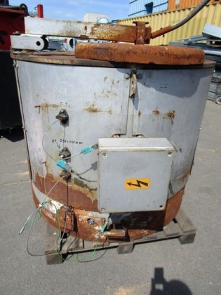 1989 固定式电熔炉 HINDENLANG，300 千克铝