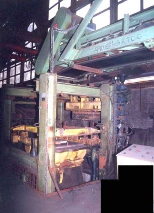 1982 成形機 ハインリッヒ・ワーグナーEFM4、4本柱