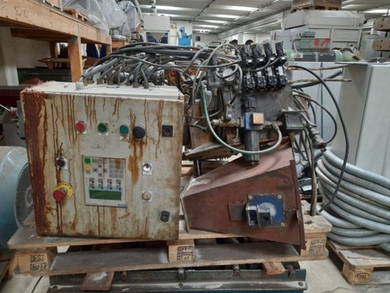 ふらん砂スクリューミキサーIMF 3トン/時間。