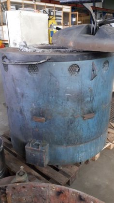 威斯托芬（WESTOFEN）固定式电熔炉和保温炉，350 千克，36 千瓦，用于炼铝